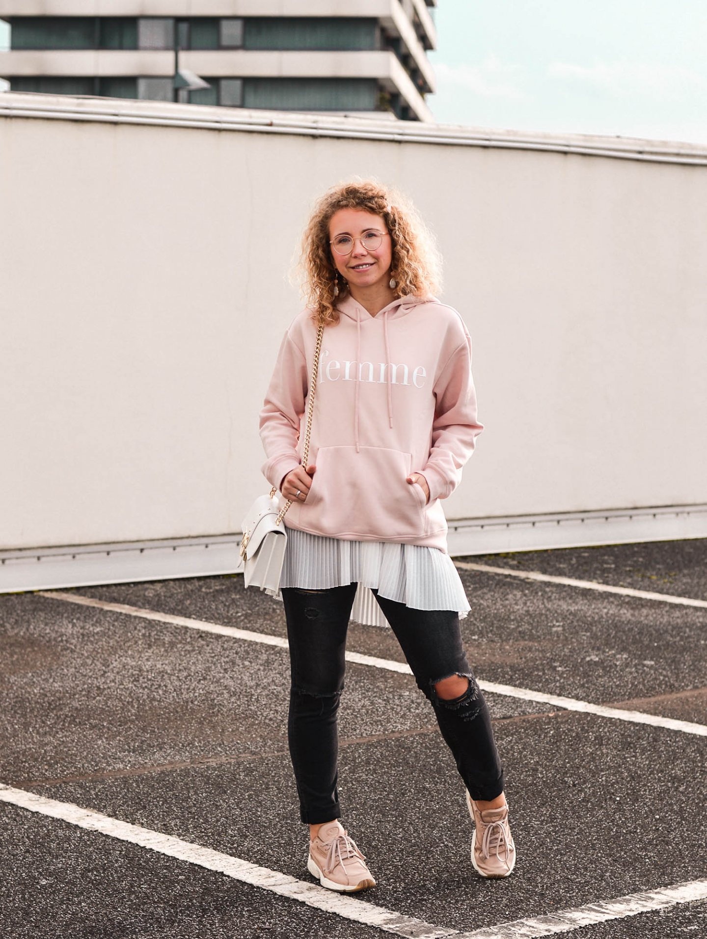 outfit inspiration hoodie trend