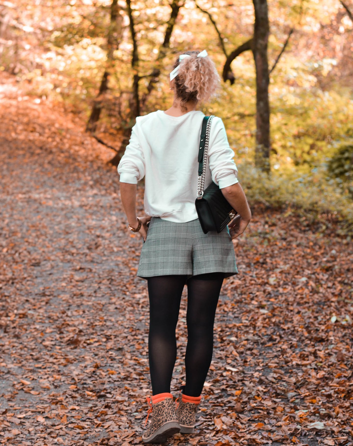 Herbstlook mit skorts und Chanel