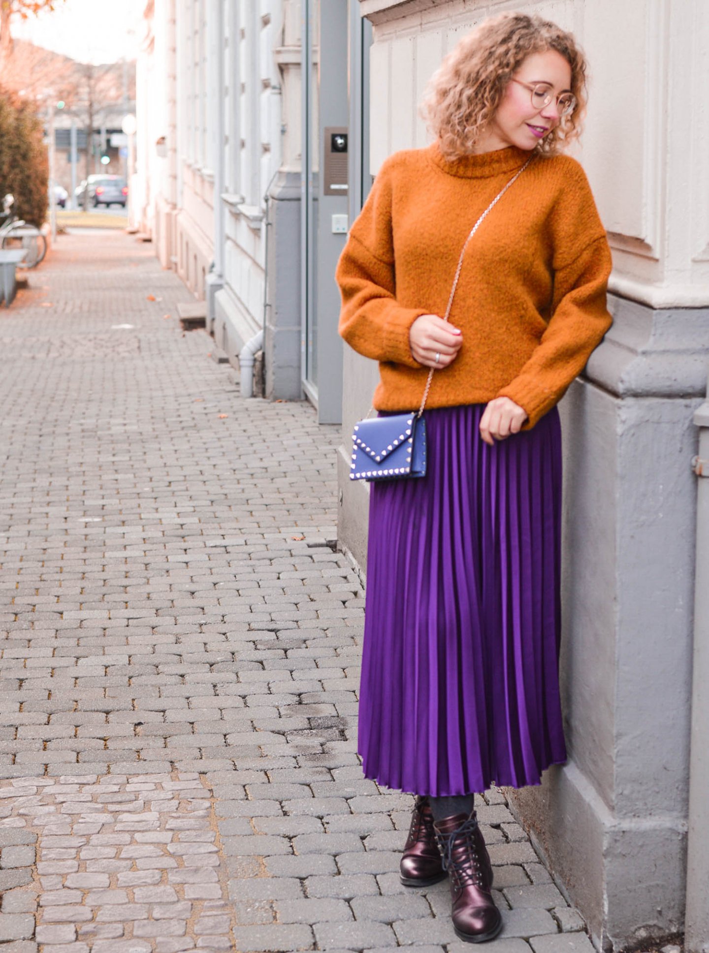 winter outfit mit kontrastfarben