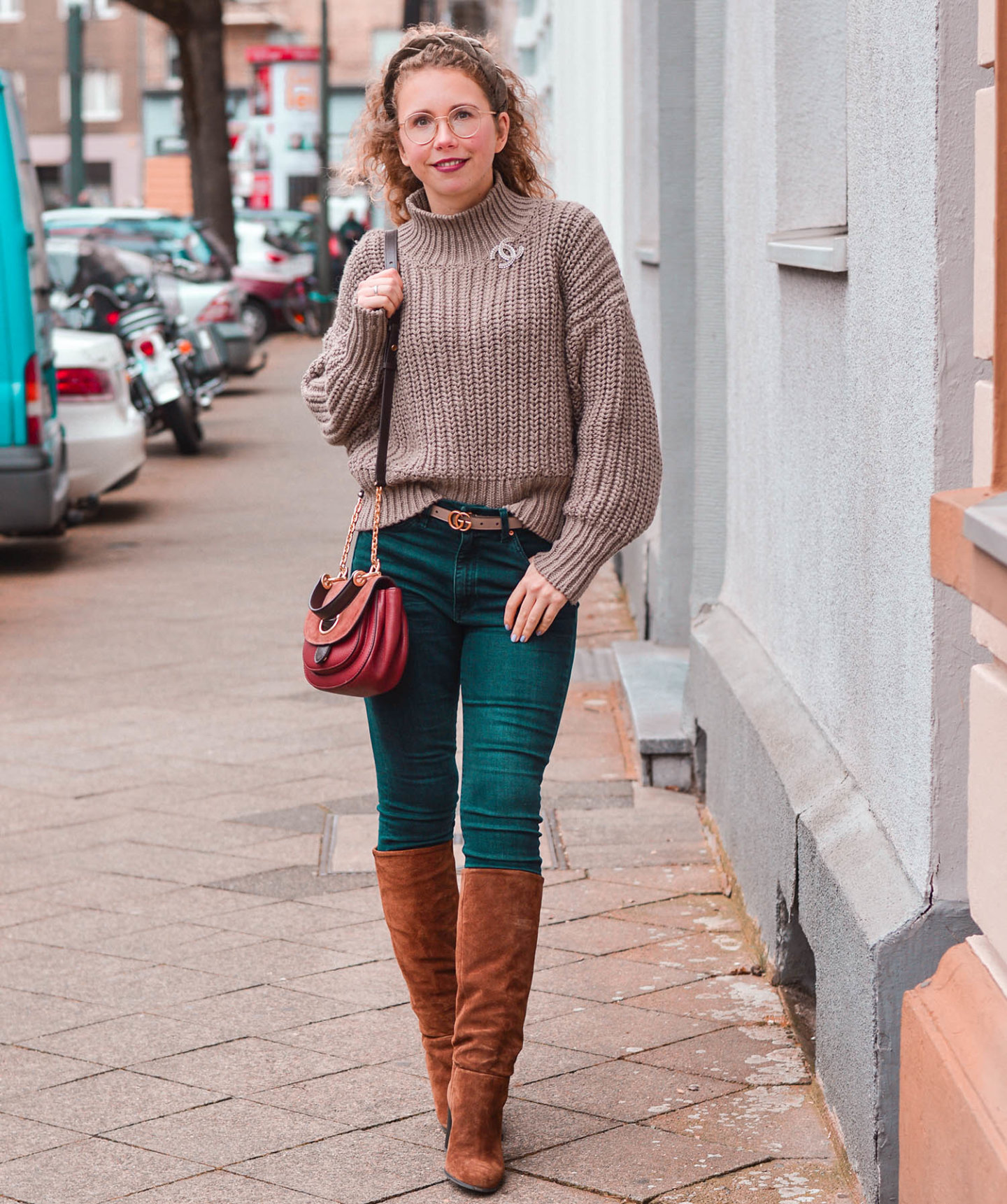 Wildlederstiefel mit Denim und Saddle Bag