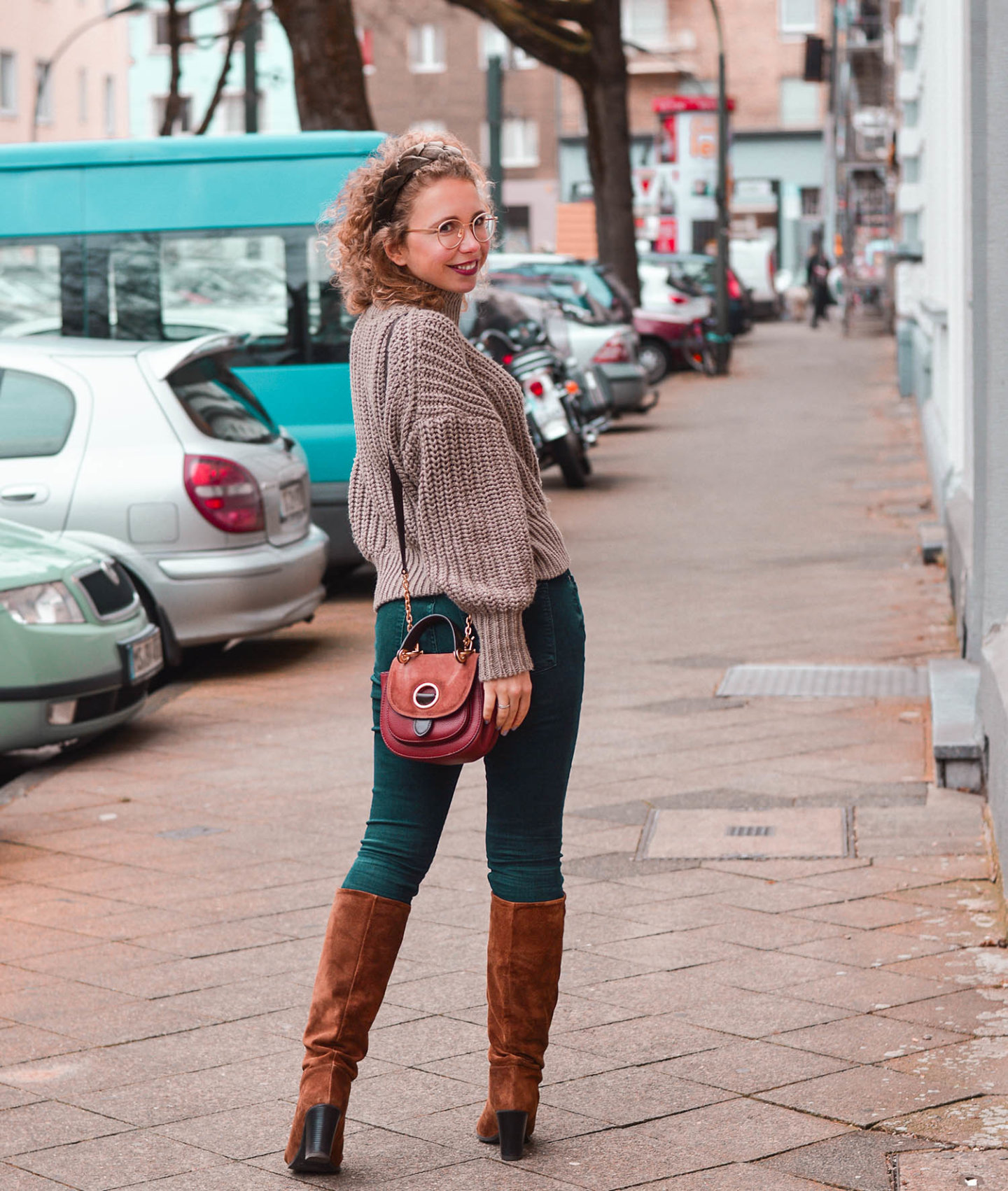 Jeans-Stiefel-Kombi und Saddle Bag