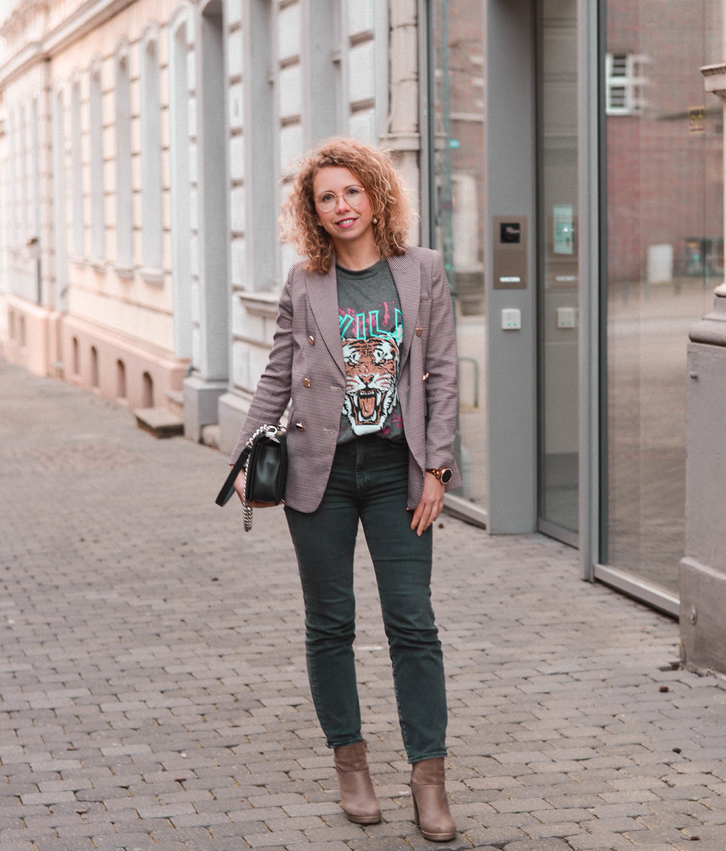 fashion-Trend Rock-Shirt bürotauglich kombinieren