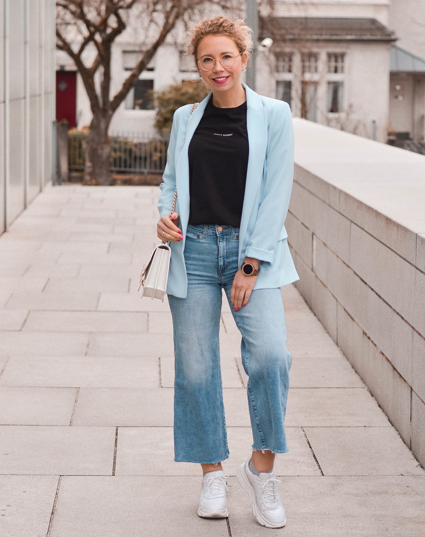 Blazer, Statement Shirt und Jeans Culottes