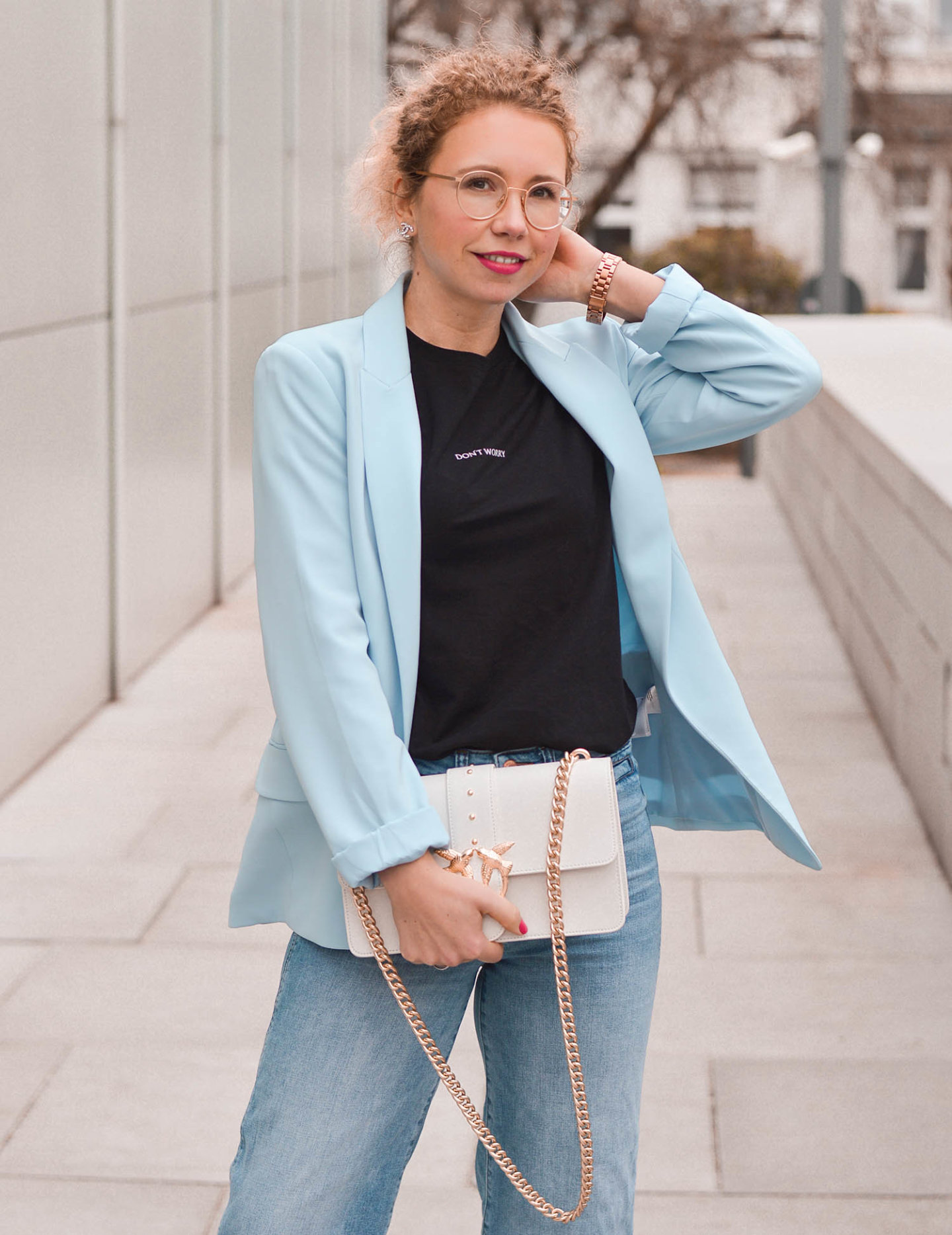 Blazer, Statement Shirt und Jeans Culottes