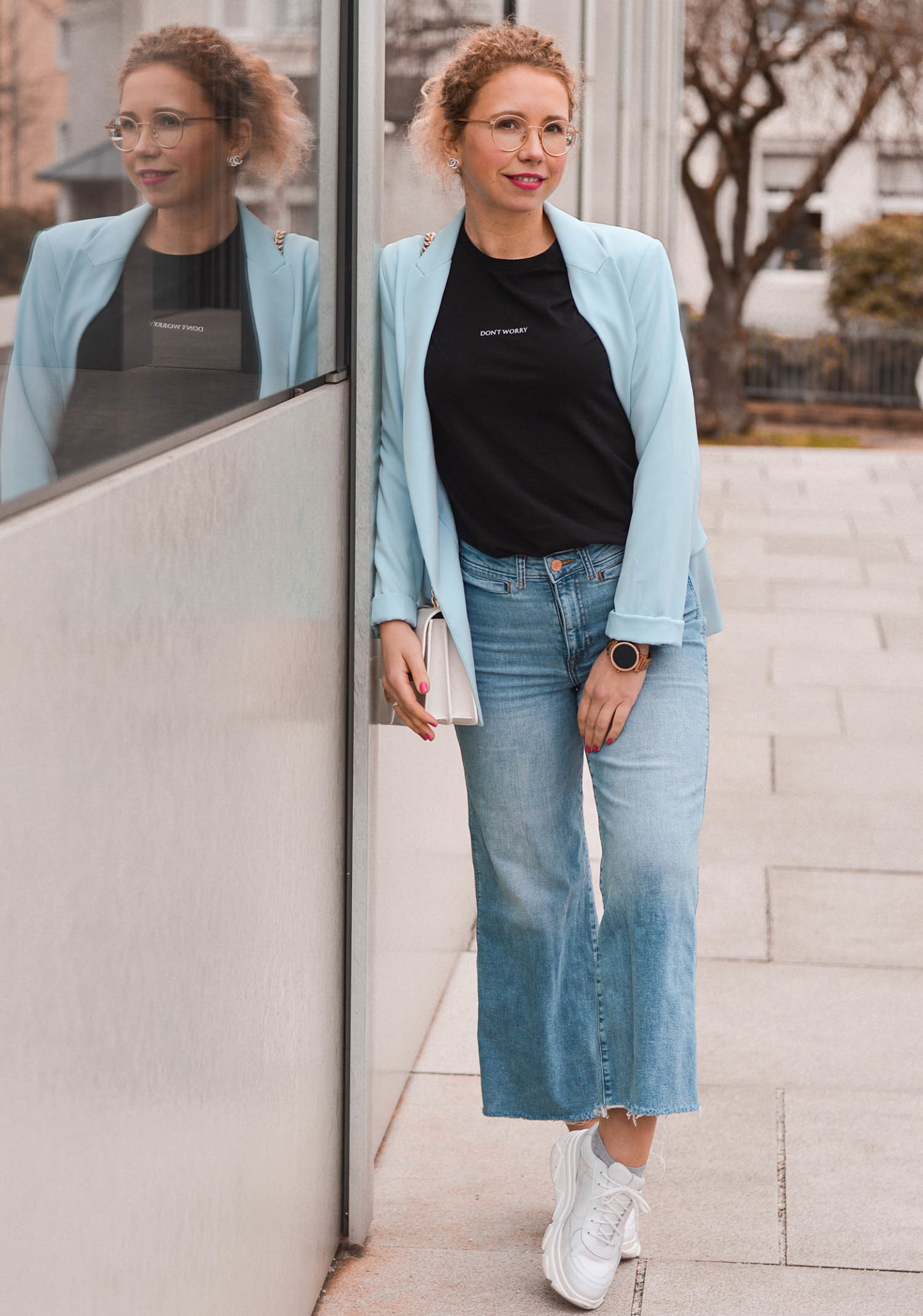 Blazer, Statement Shirt und Jeans Culottes