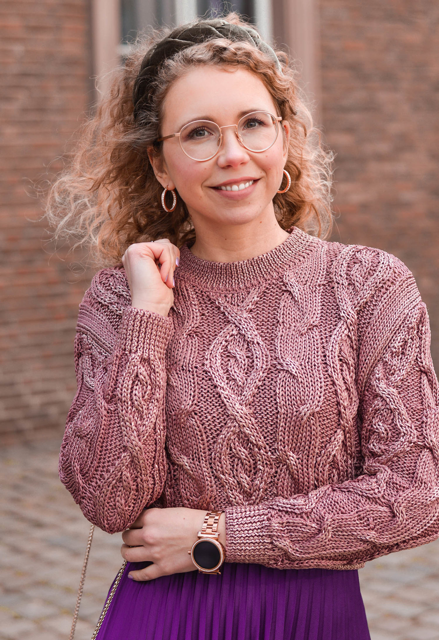 metallic cropped pullover, velvet hairband