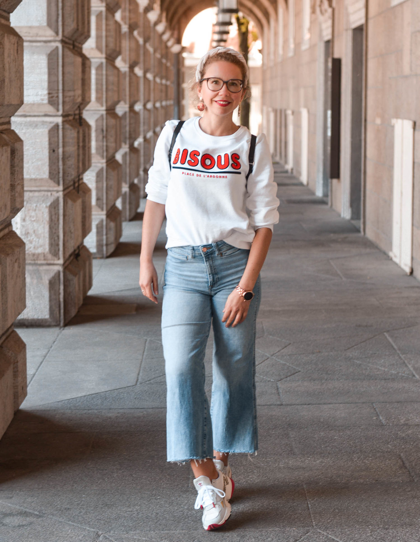 sweatshirt trend mit jeans und chunky sneaker