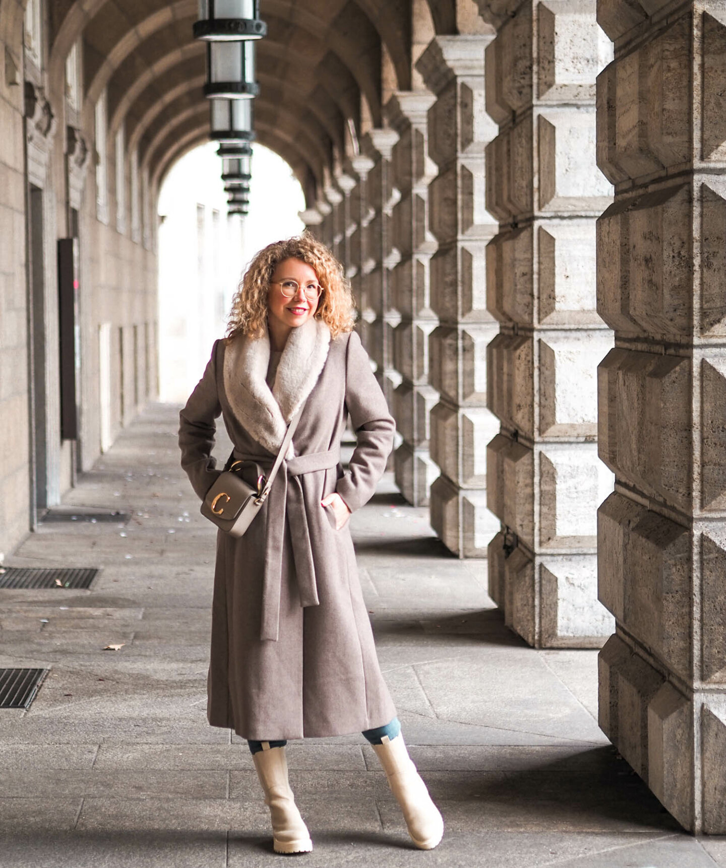 beige Chelsea boots zu Wollmantel